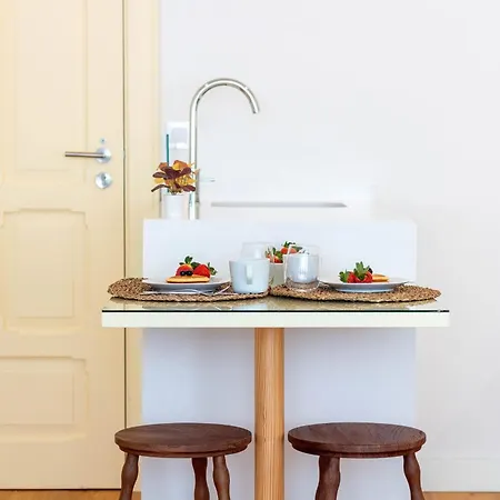 & Trendy W Balcony By Lovelystay Lägenhet